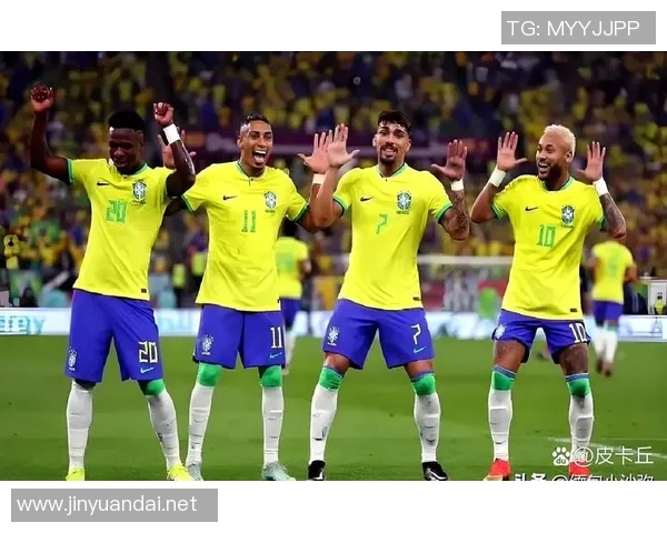 张伯伦与足球明星妻子的甜蜜瞬间曝光，精彩照片引发热议