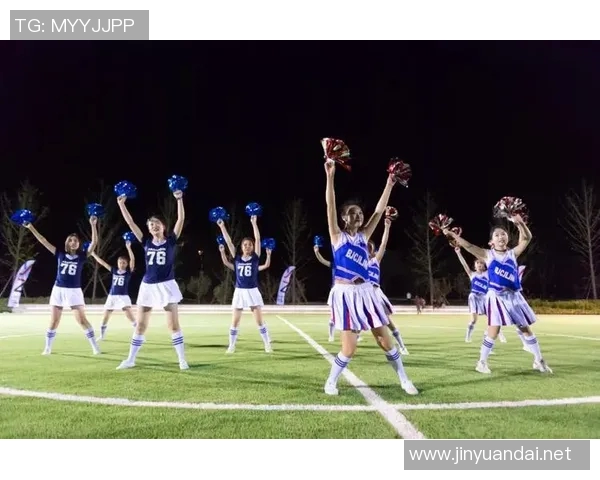 足球明星与啦啦队美女的精彩瞬间展现足球场上的魅力与激情